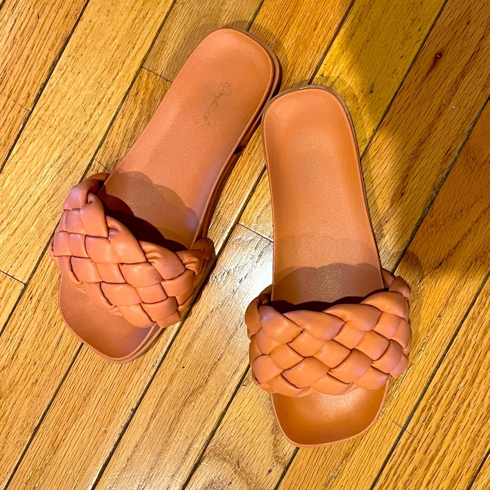 Quipid braided coral slides - size 7.5